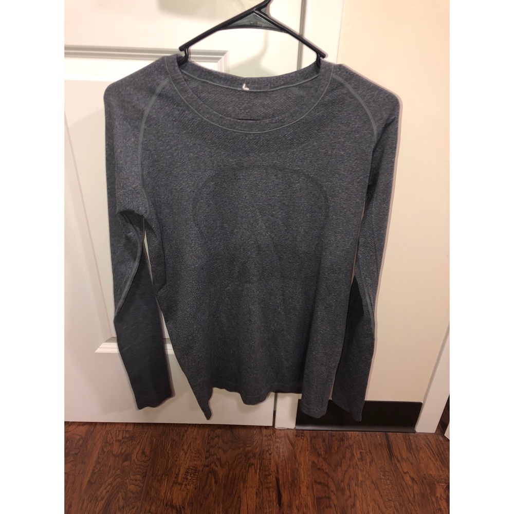 Long sleeve LuLulemon shirt